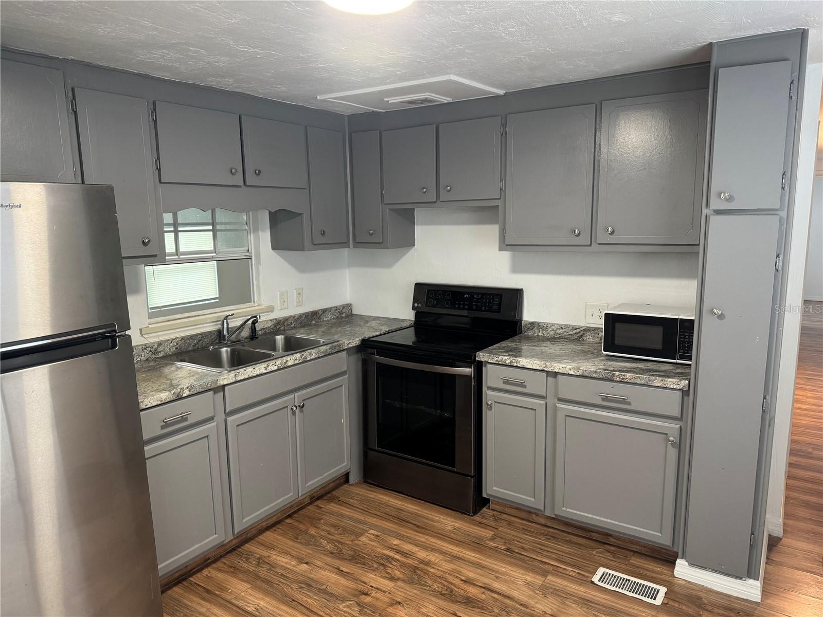 COMMONWEALTH MOBILE ESTATES ADD 01 - Residential