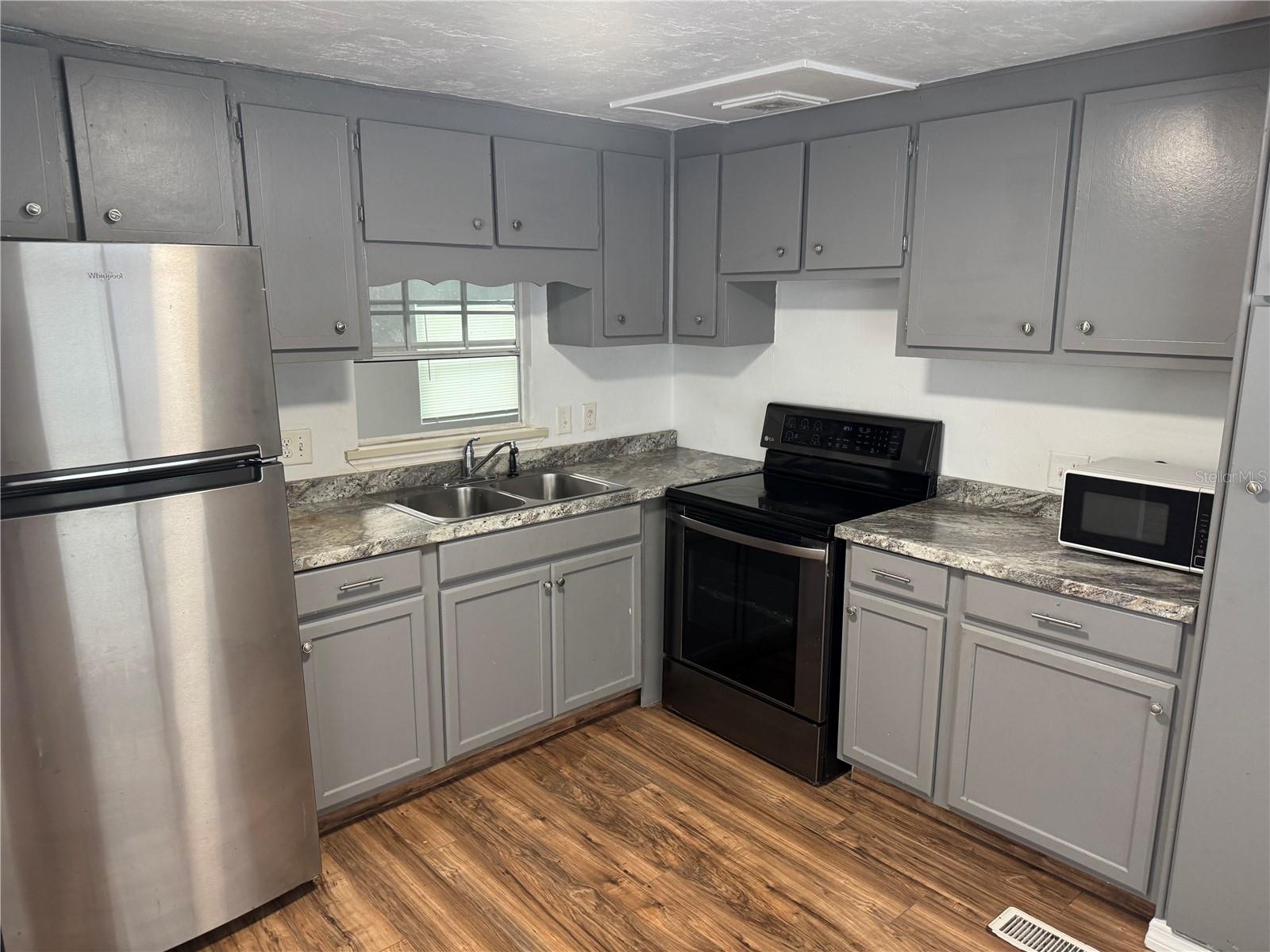 COMMONWEALTH MOBILE ESTATES ADD 01 - Residential