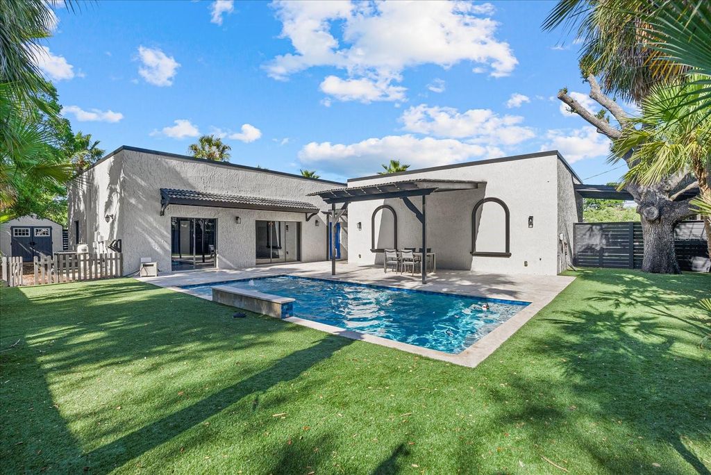 Photo of 1185 S Shade Avenue, Sarasota, FL 34237 (MLS # N6143460)