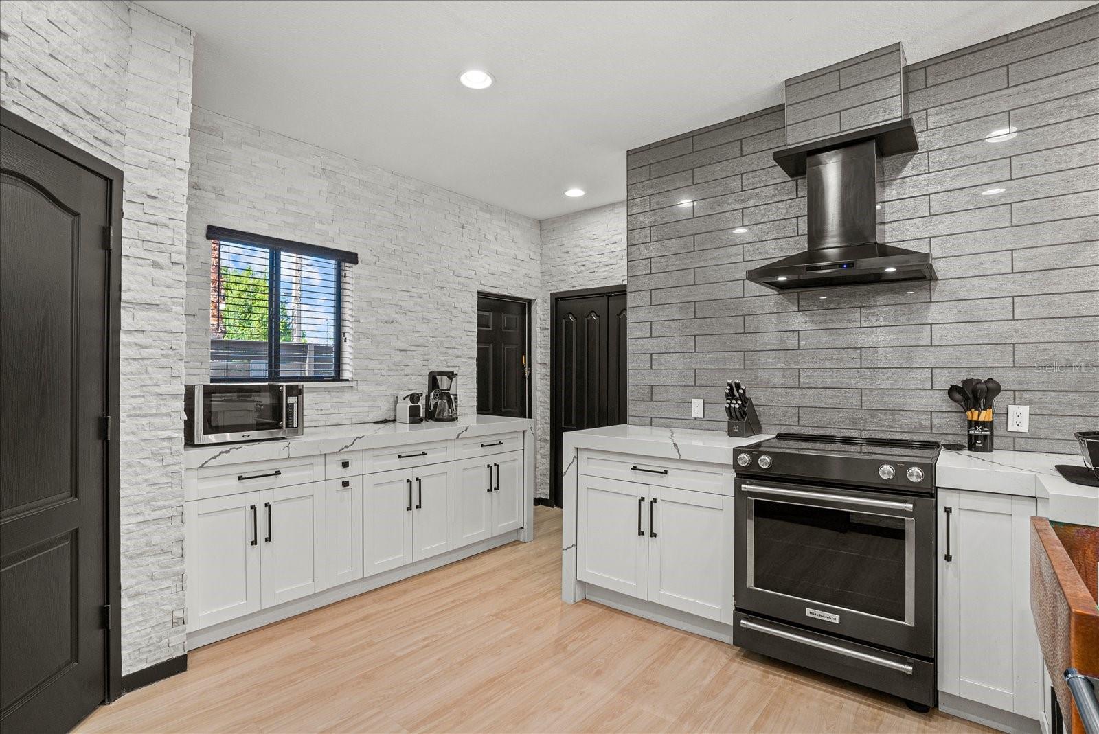 AVON HEIGHTS - Residential