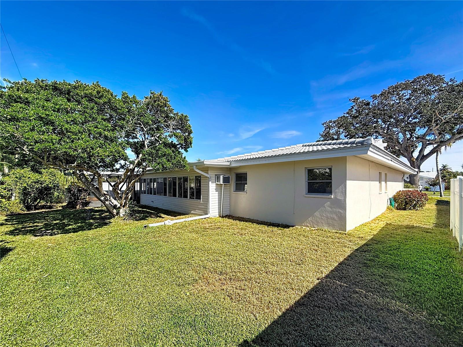 IMPERIAL POINT - Residential