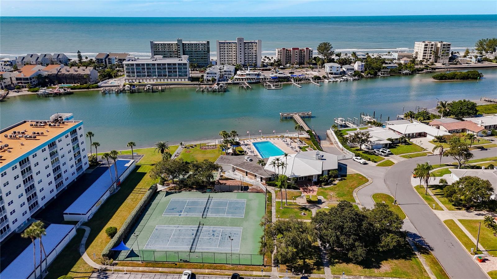 IMPERIAL POINT - Residential