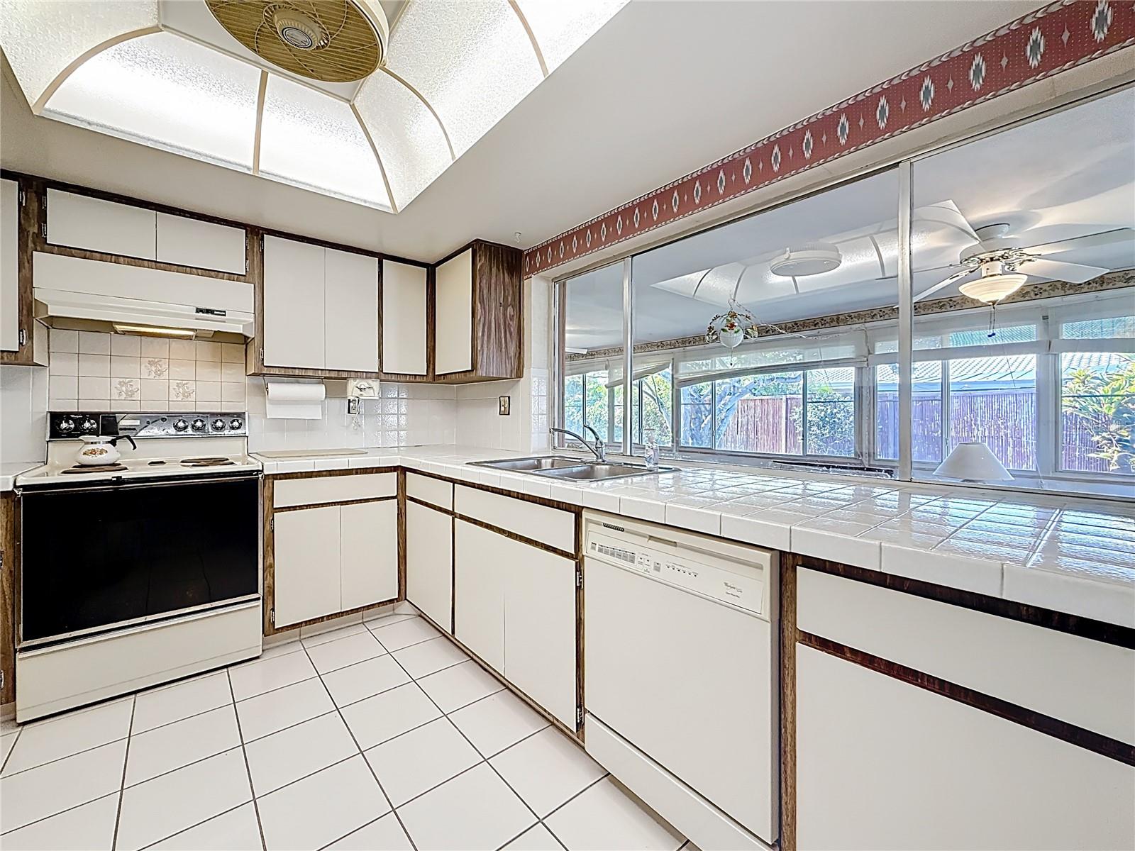 IMPERIAL POINT - Residential