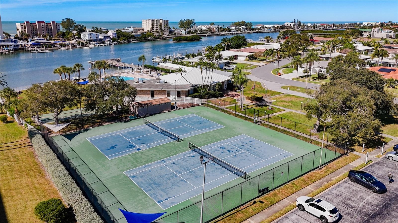 IMPERIAL POINT - Residential