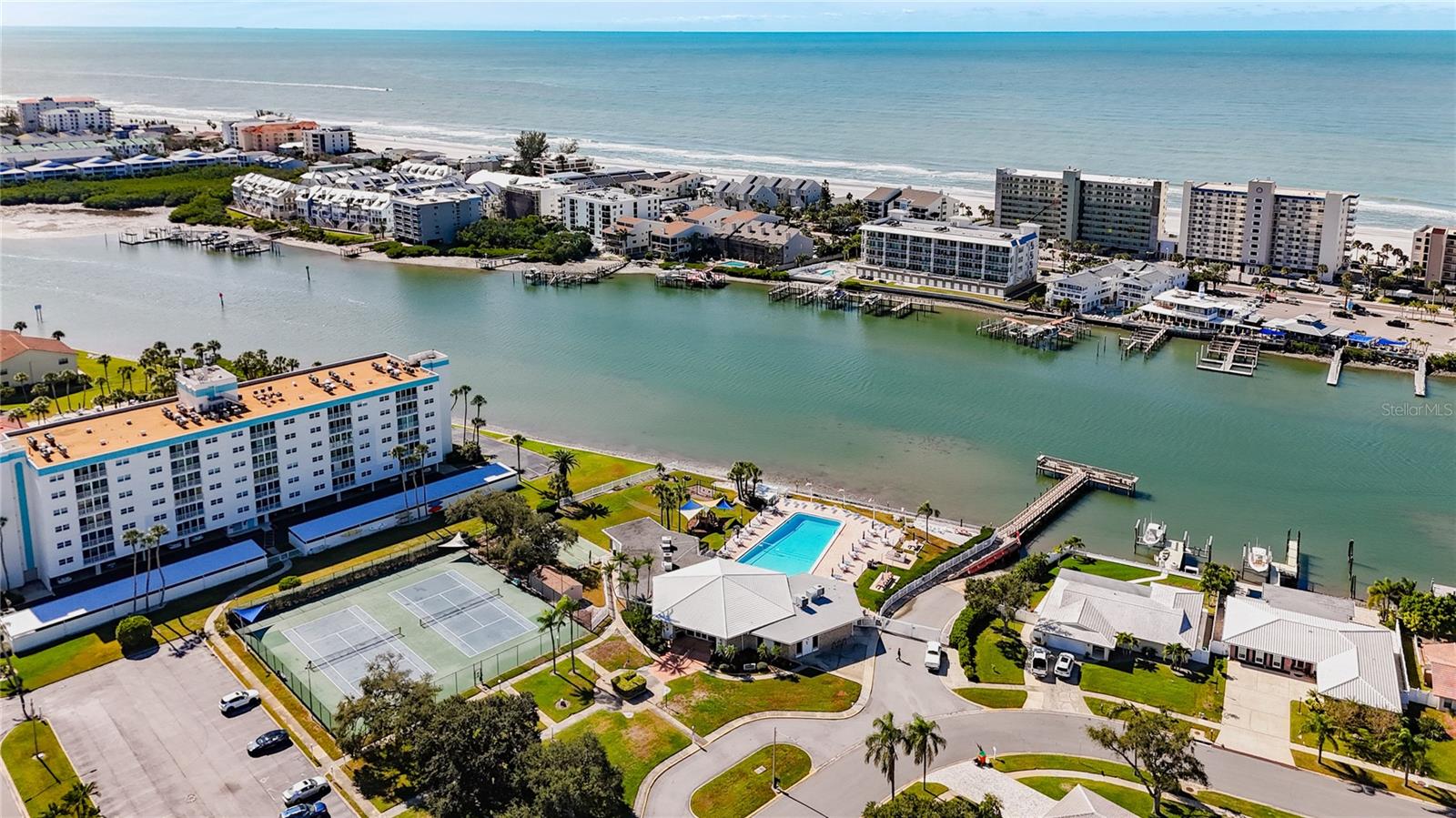 IMPERIAL POINT - Residential