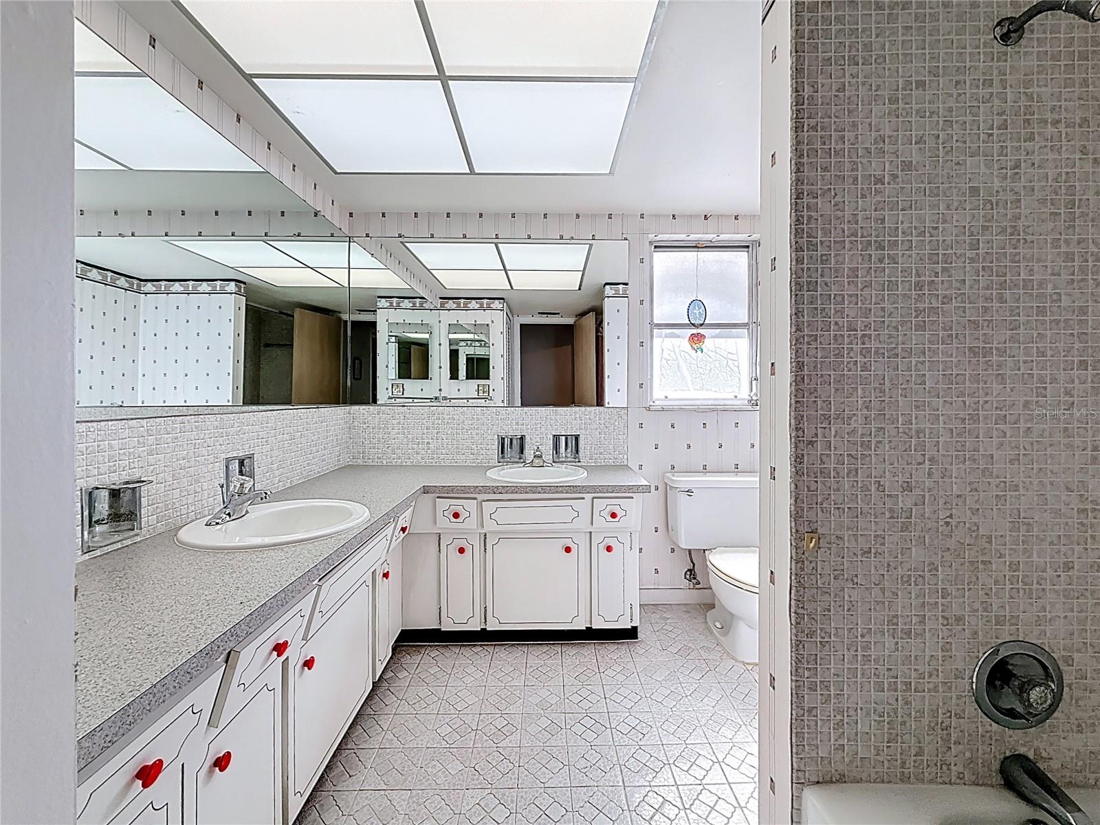 IMPERIAL POINT - Residential