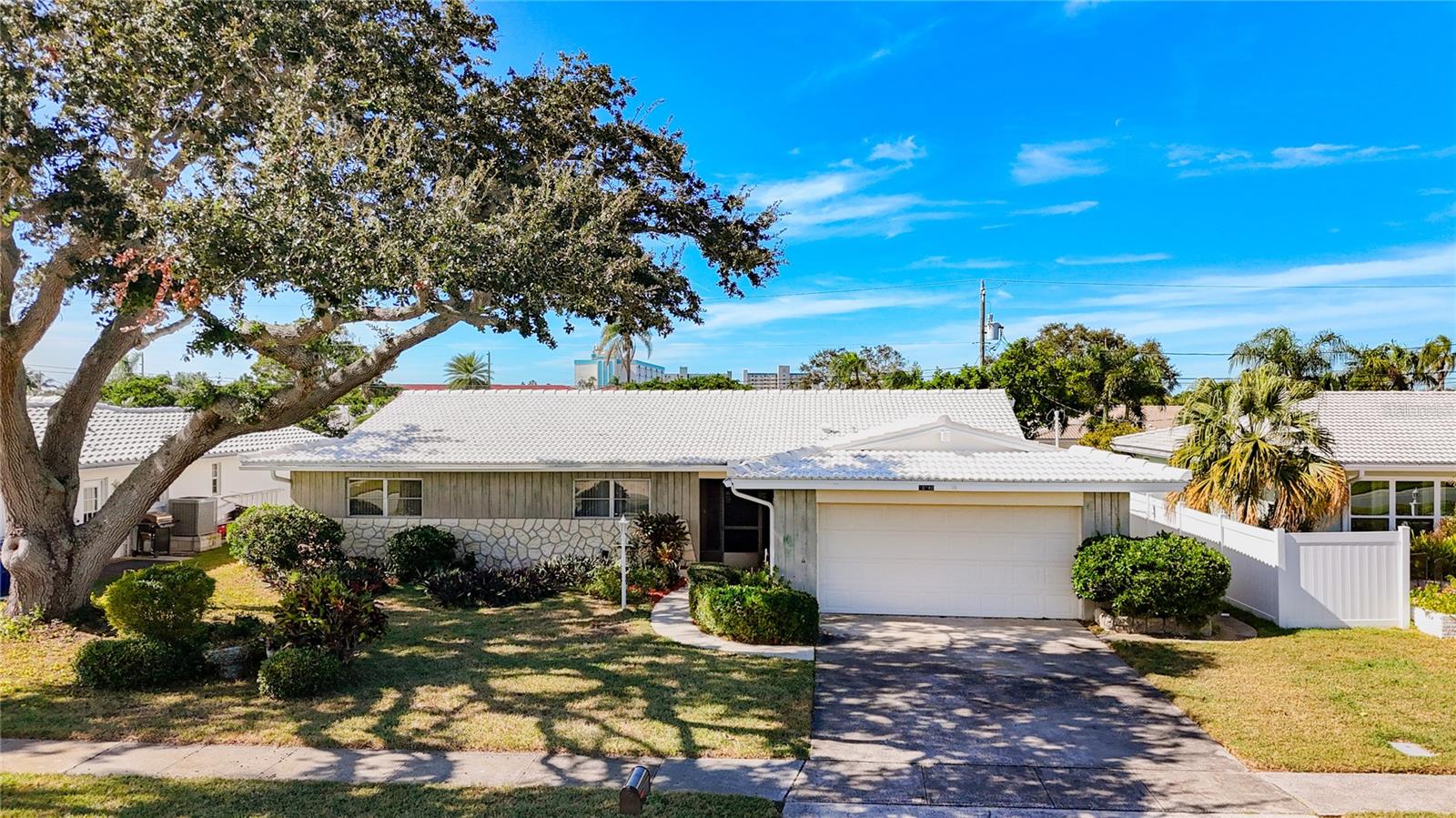 IMPERIAL POINT - Residential