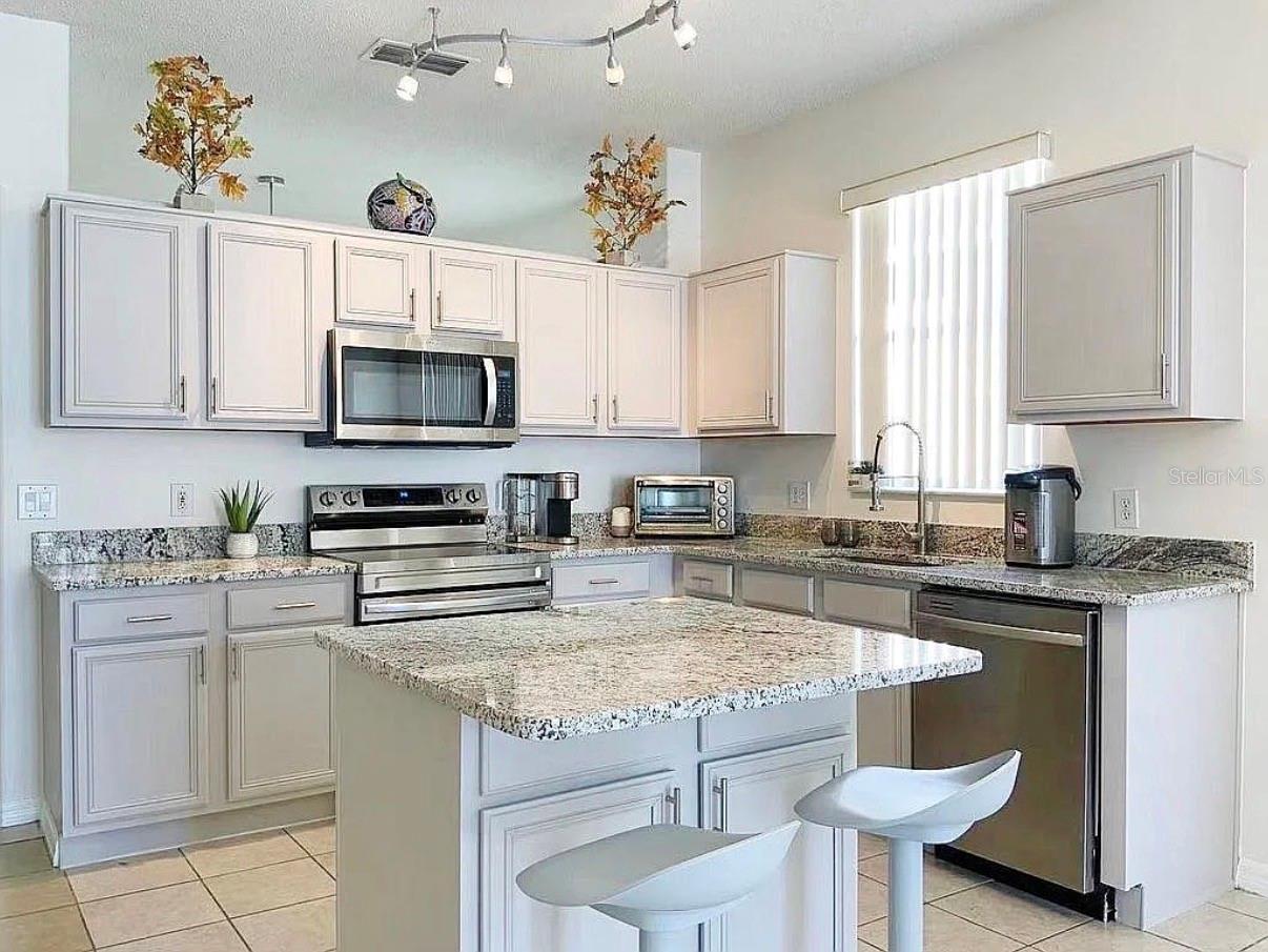 FALCON TRACE - Residential Lease