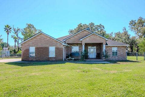 A home in PLANT CITY