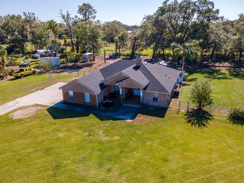 A home in PLANT CITY