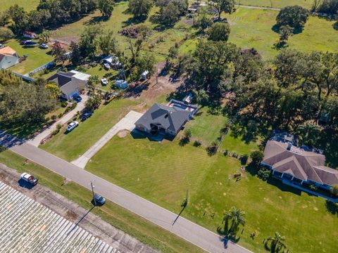 A home in PLANT CITY