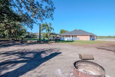 A home in PLANT CITY