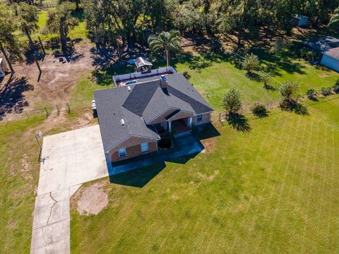 A home in PLANT CITY