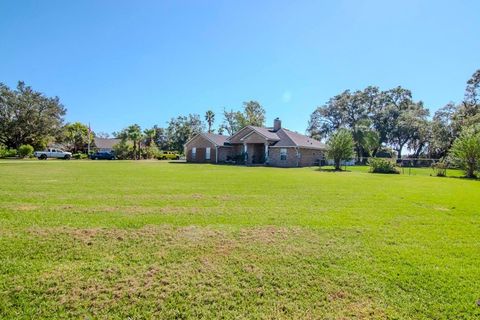 A home in PLANT CITY