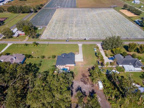 A home in PLANT CITY