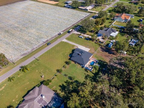 A home in PLANT CITY