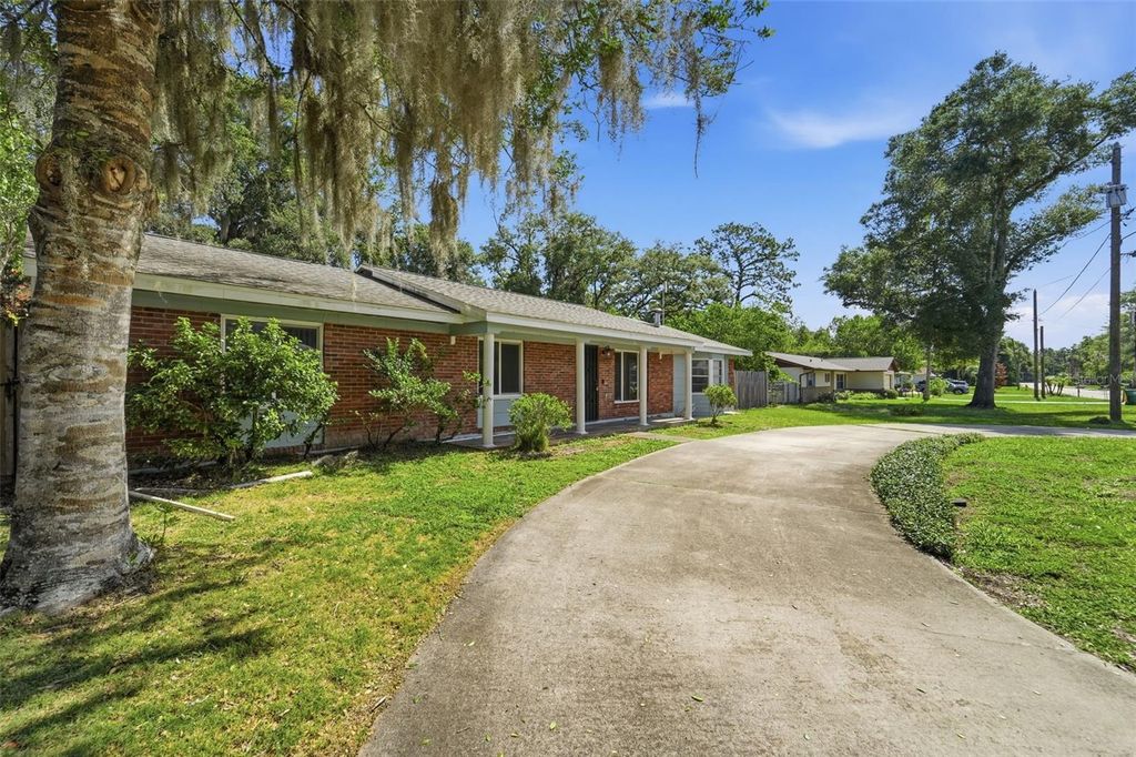 Photo of 915 E Michigan Avenue, Deland, FL 32724 (MLS # V4949382)