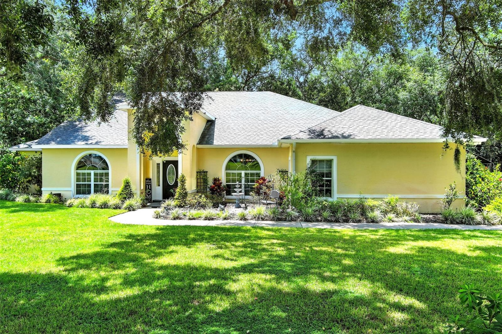 This beautiful and spacious home offers 3 primary suites along with another bedroom and an office/den. NO HOA! The large, open floorplan allows for a flexible use for space, movement, and more natural light. The laundry room offers hook-ups, cabinets and a built in ironing board. The kitchen is equipped with stainless steel appliances, with an additional breakfast bar and dining space. Property includes a generous driveway for extra parking, and a canal out back for kayaking. Conveniently situated, this home provides easy access to schools, shopping, dining, park, lakes and entertainment options in Eustis, Mount Dora and Tavares!
