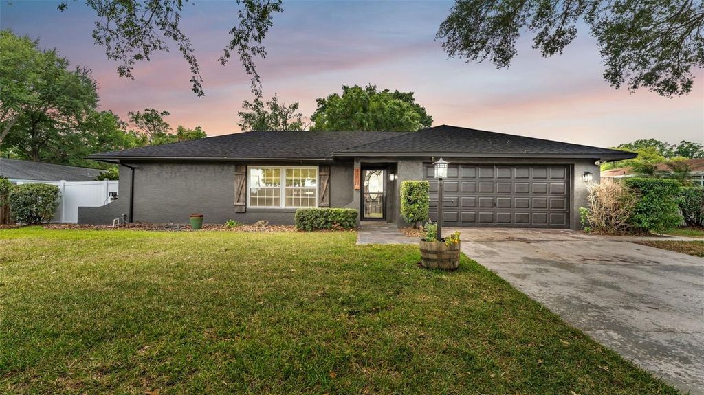 Photo of 4301 Orangewood Loop E, Lakeland, FL 33813 (MLS # P4938717)