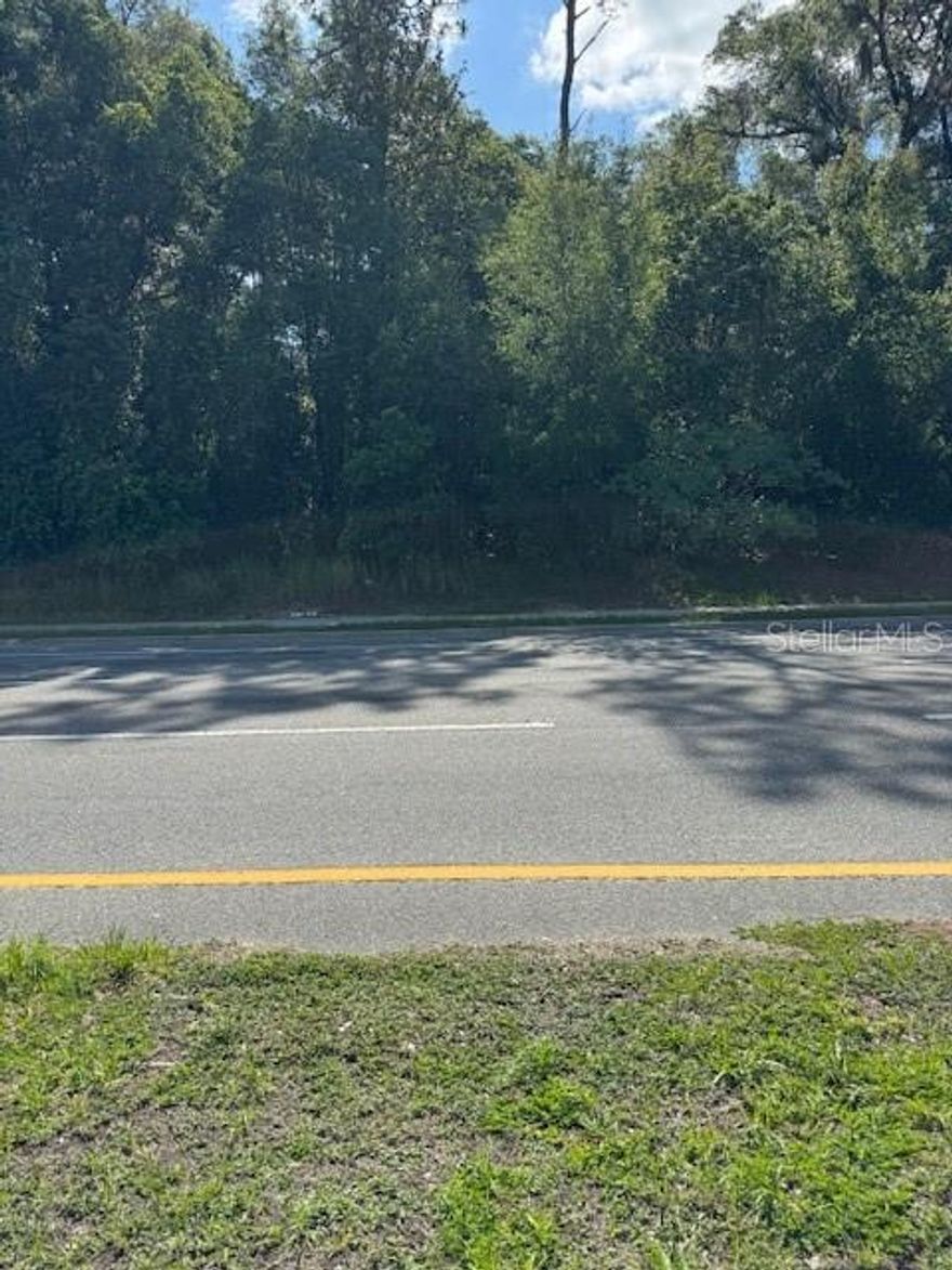 Perfect property to put a service station on it with road frontage on 2 streets and a traffic light at the corner.
Around 224 Feet on NE 58th Ave (Baseline Rd) and around 290 Feet on NE 7th St. (Sharps Ferry Rd). The very corner lot does not go with this property.