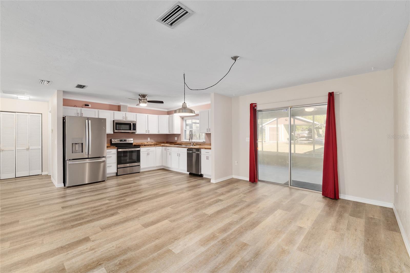 RAINBOW SPRINGS WOODLANDS - Residential