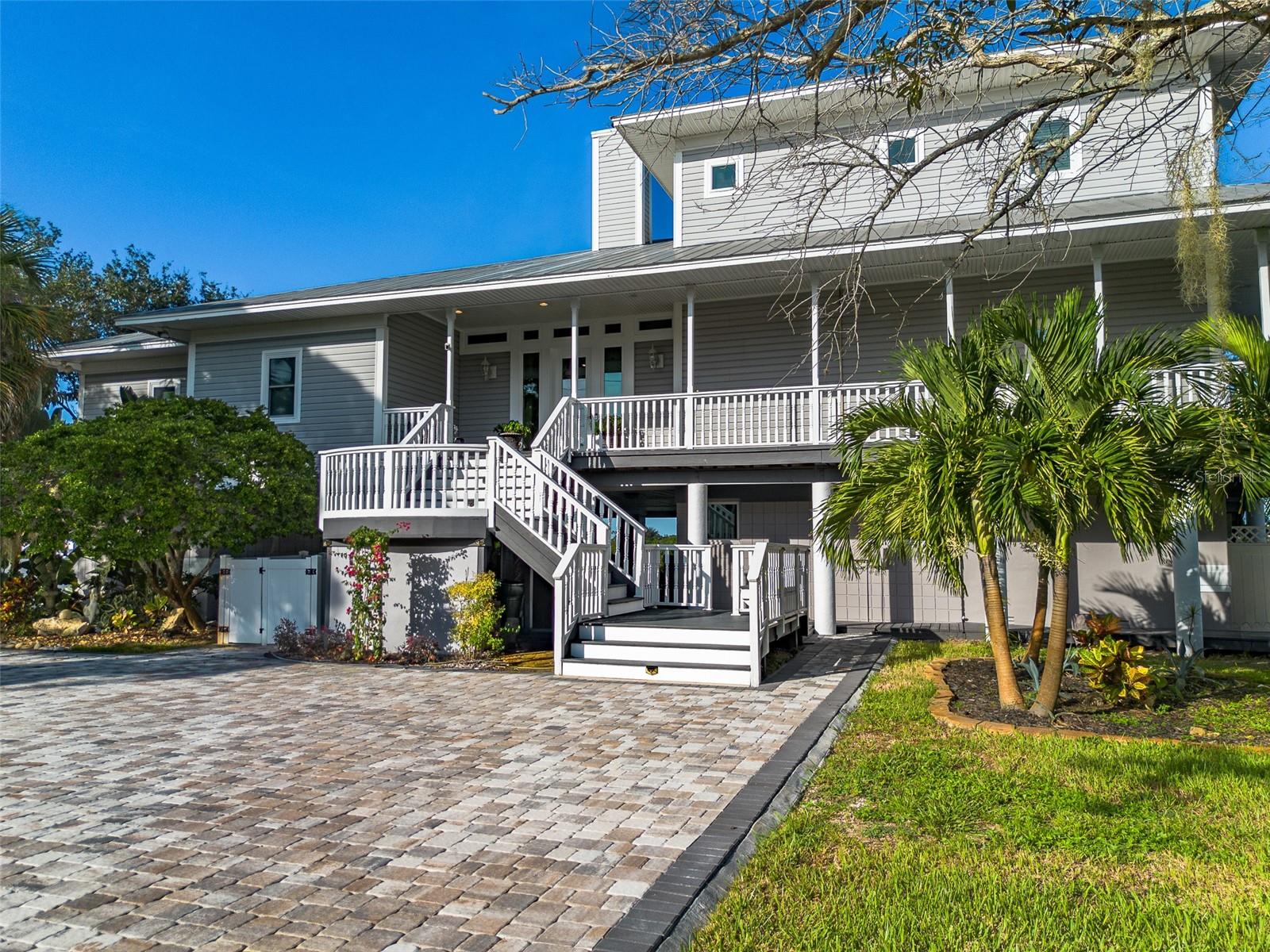 1538 RIVERSIDE DRIVE