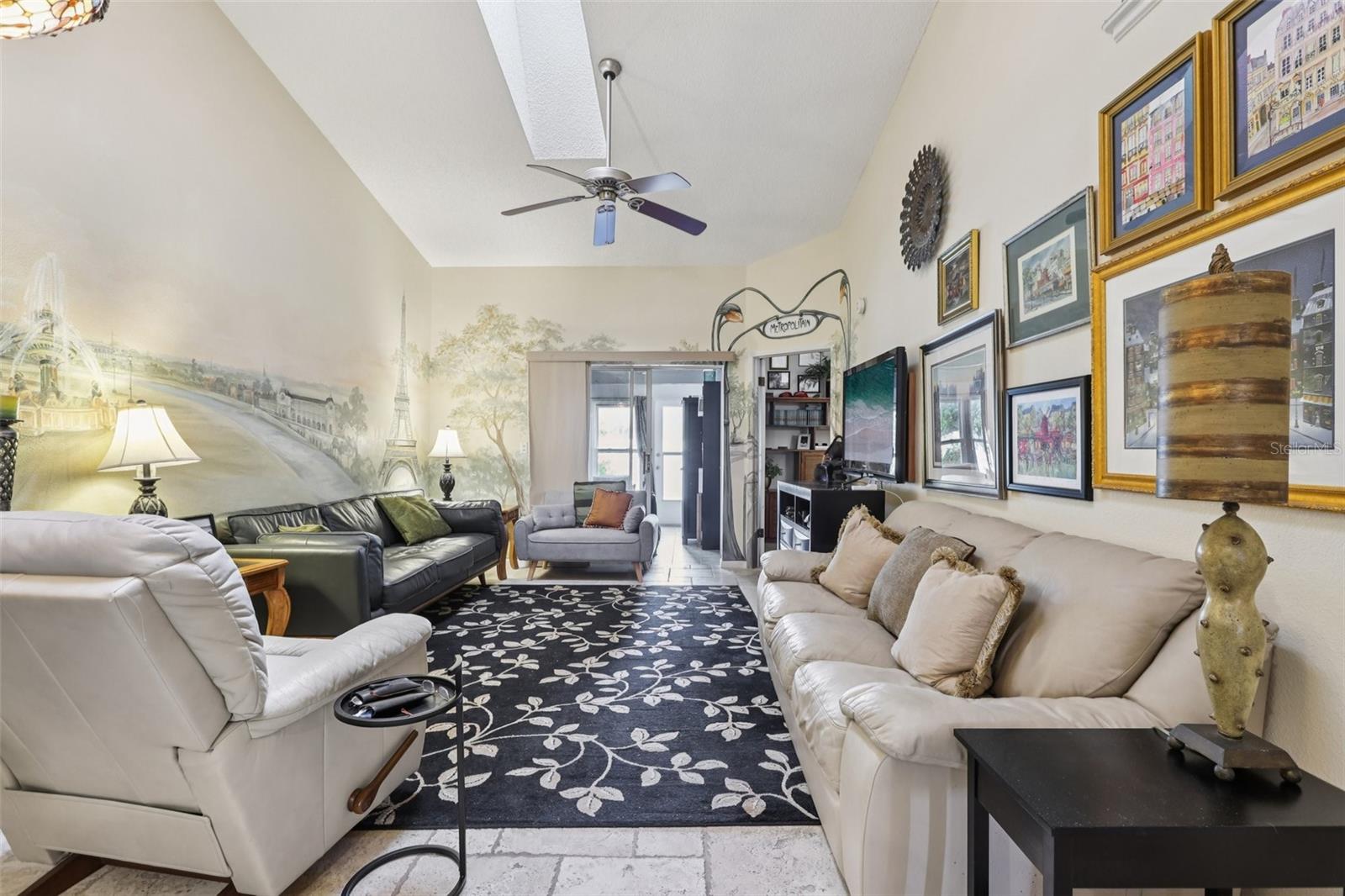 DAVENTRY SQUARE - Residential