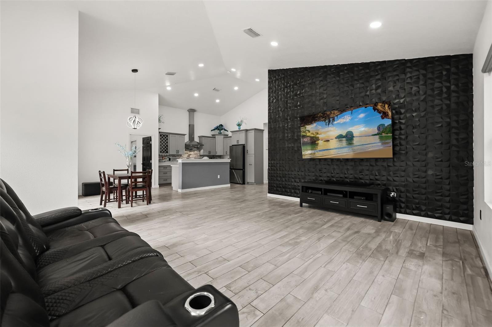 1333 TALLAHASSEE COURT