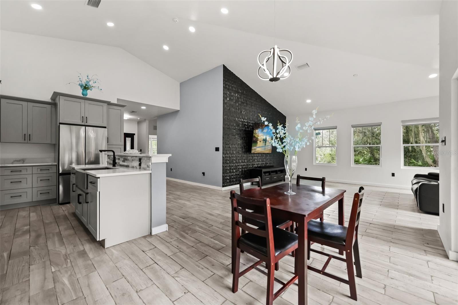 1333 TALLAHASSEE COURT