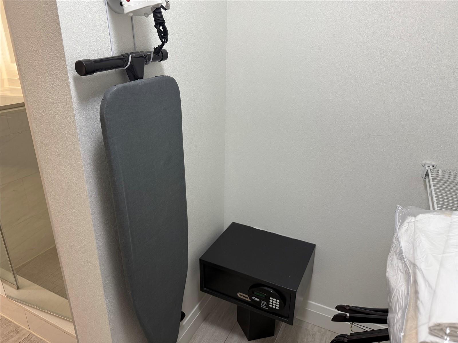 GROVE RESORT AND SPA HOTEL CONDOMINIUM 1 - Residential