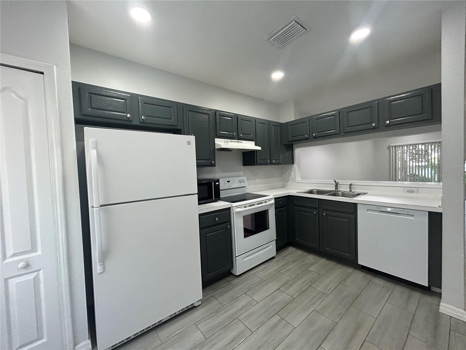 REGENCY KEY TWNHMS - Residential Lease