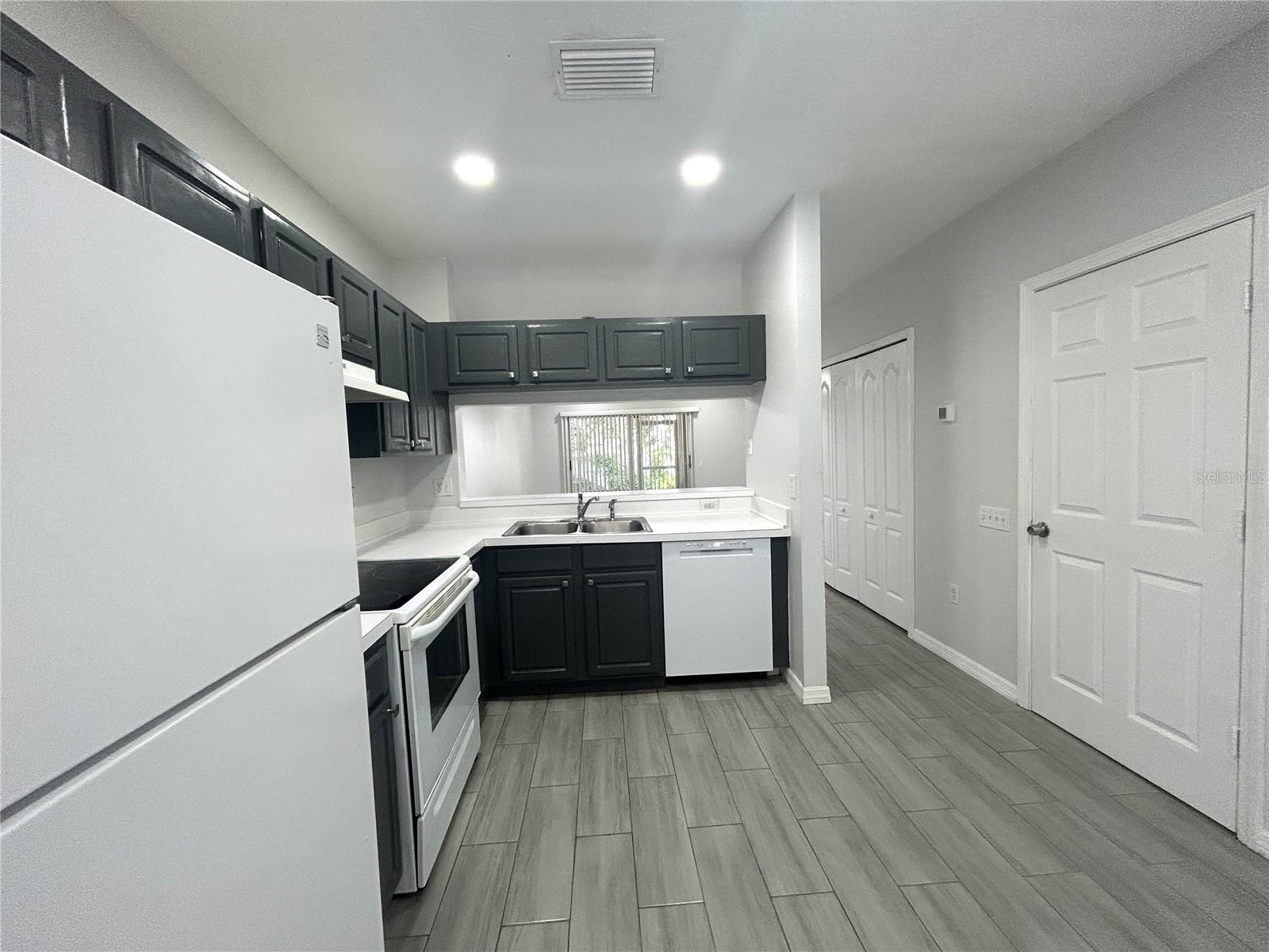 REGENCY KEY TWNHMS - Residential Lease