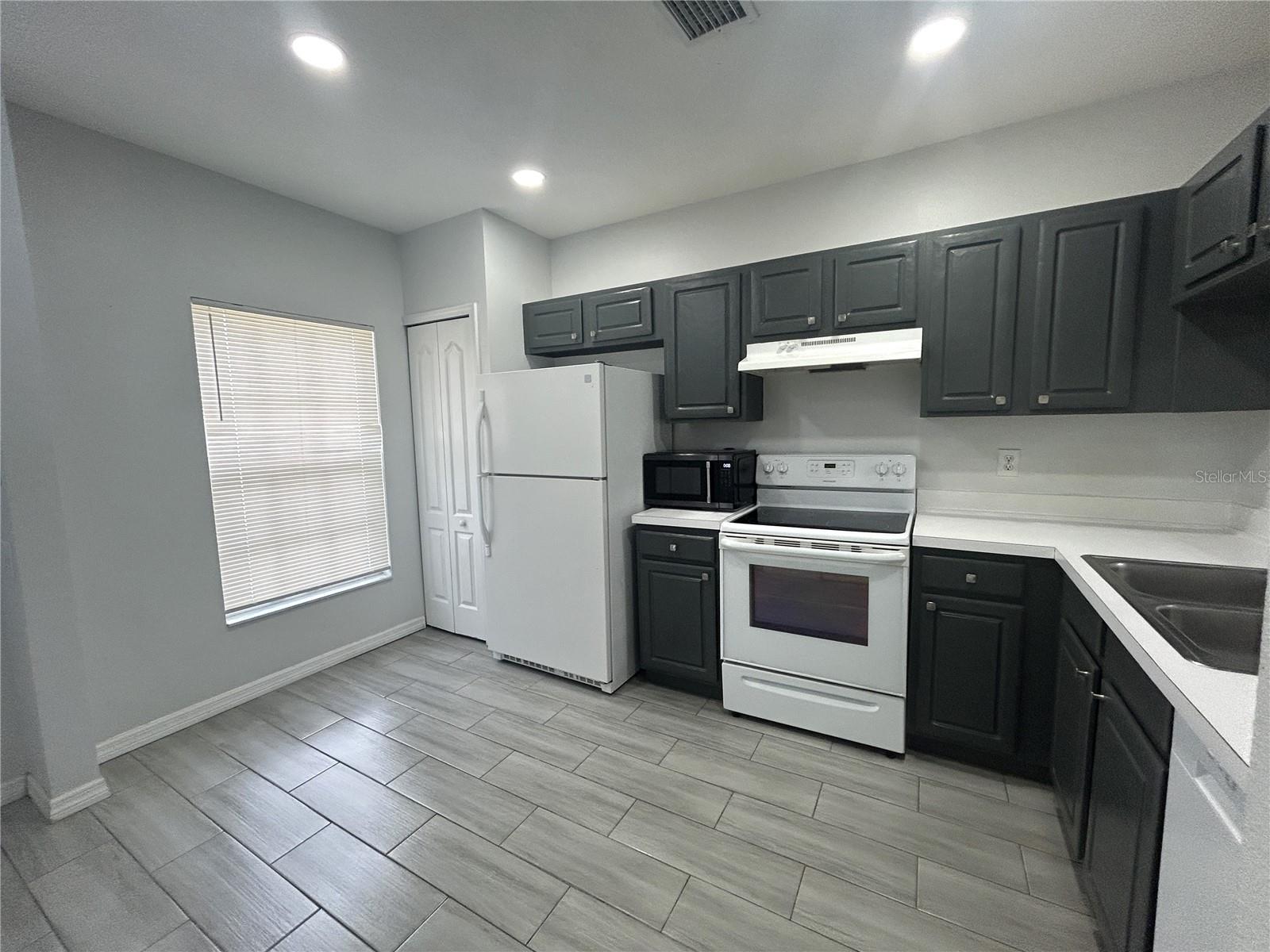 REGENCY KEY TWNHMS - Residential Lease