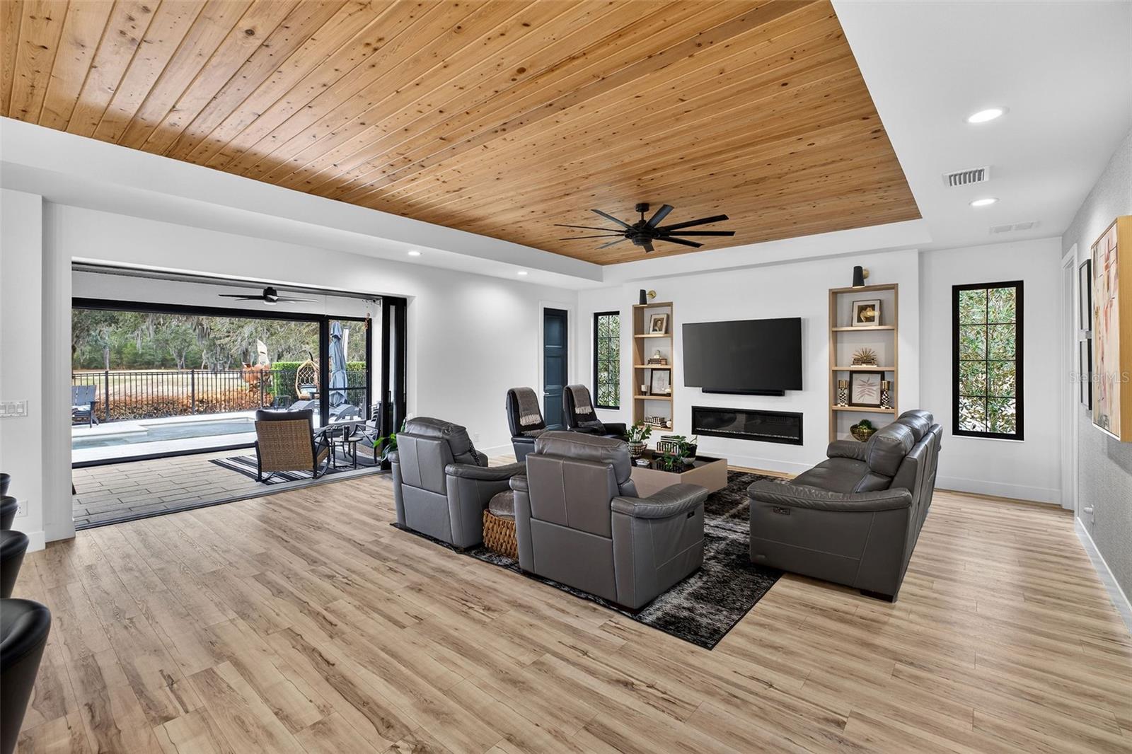 26321 AVENIDA LAS COLINAS