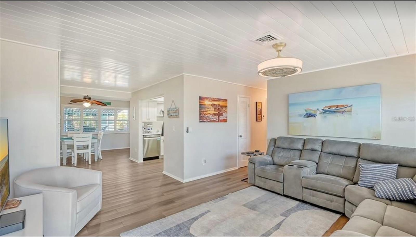 1019 BEACH MANOR CENTER 35