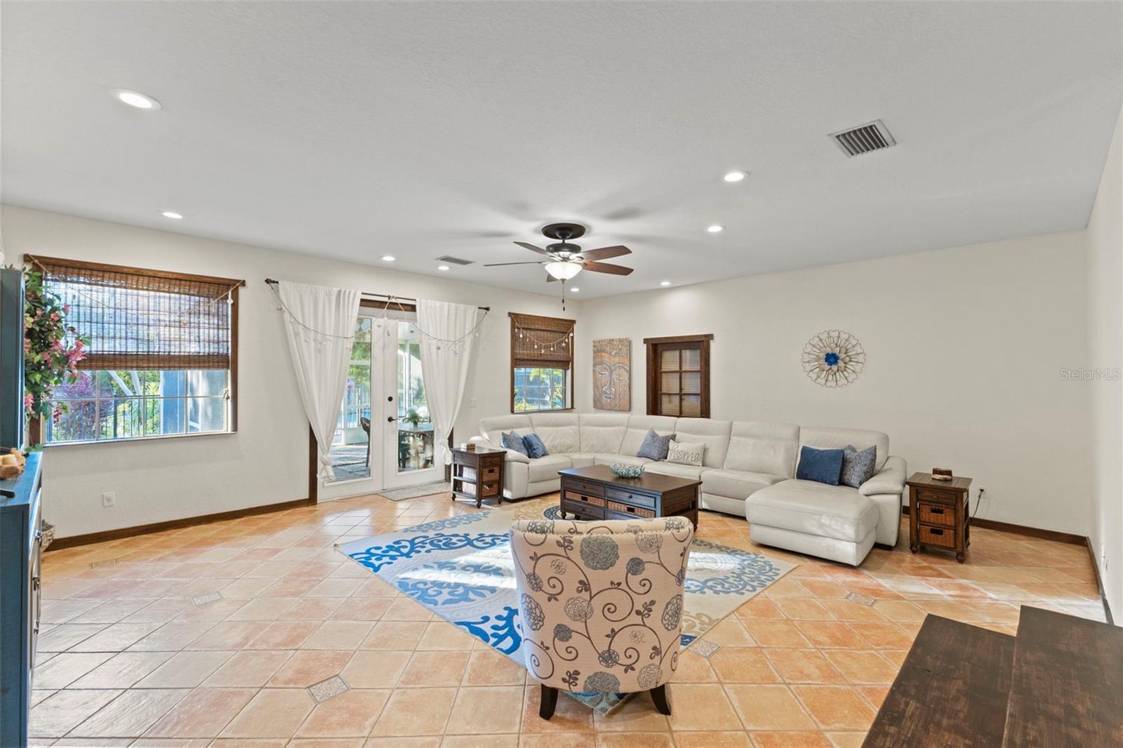 FLORA VILLA - Residential