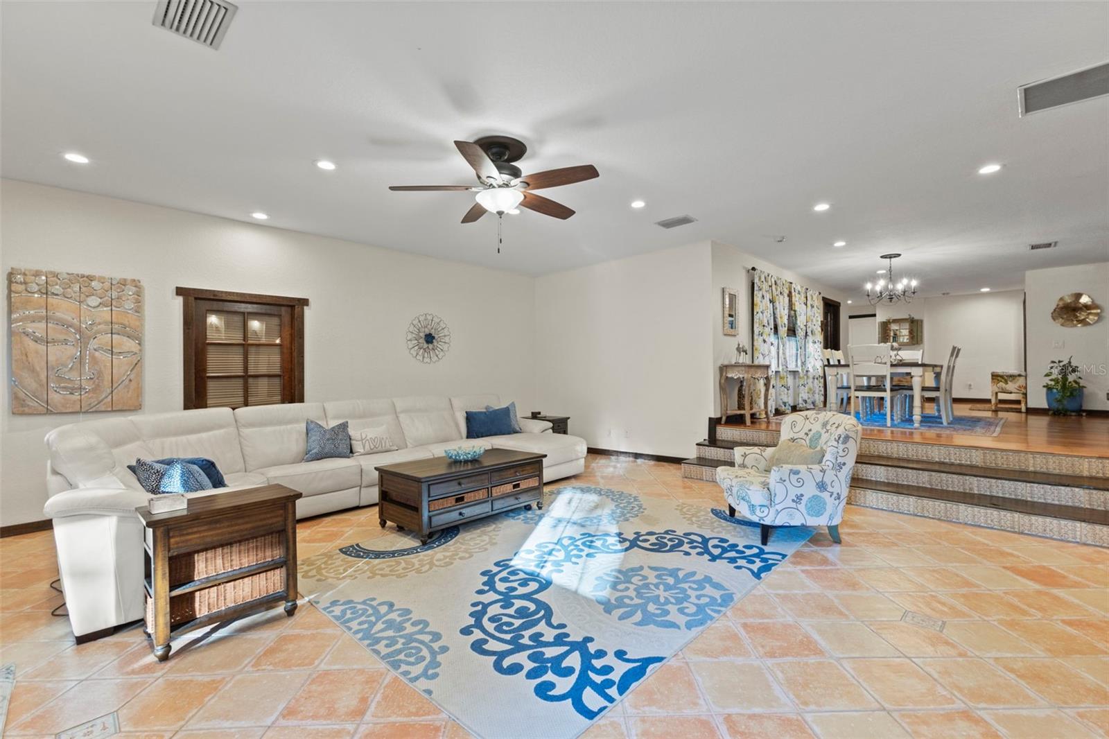 FLORA VILLA - Residential