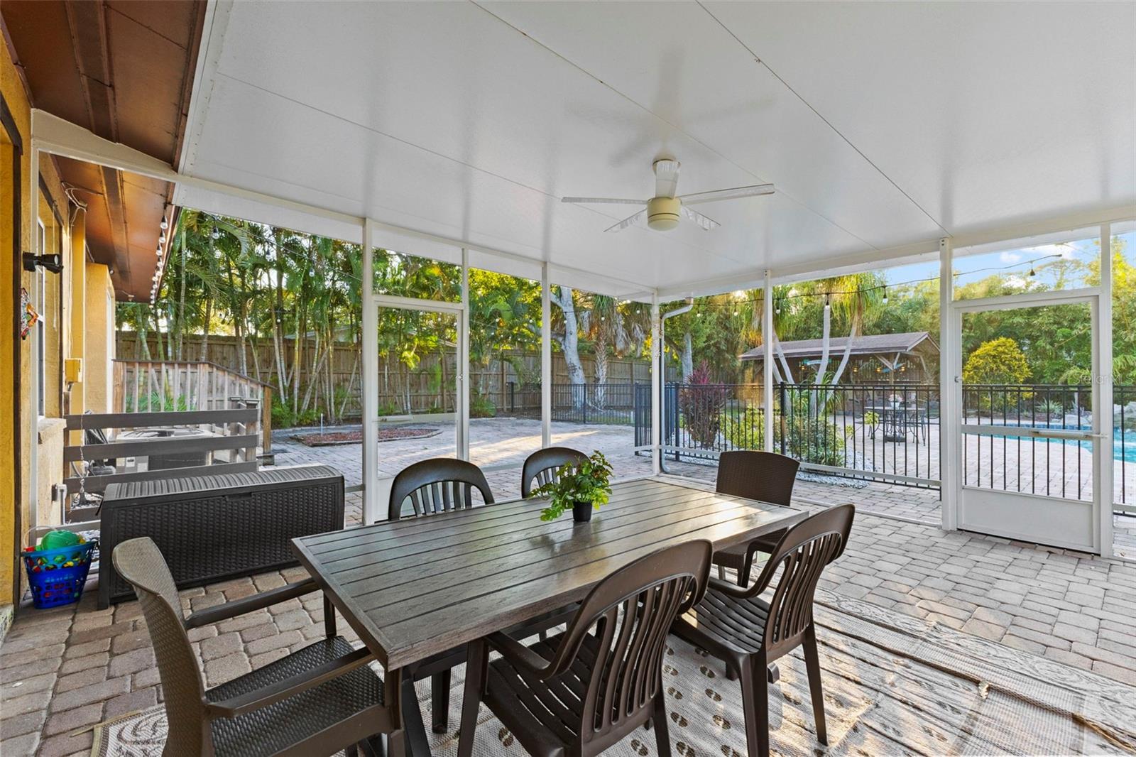 FLORA VILLA - Residential