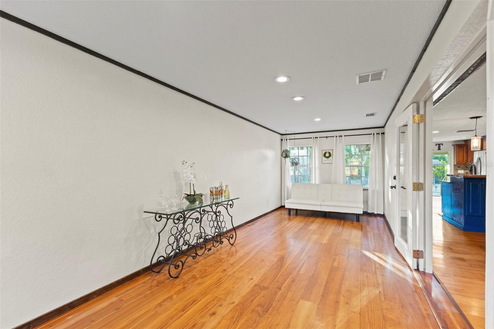 FLORA VILLA - Residential