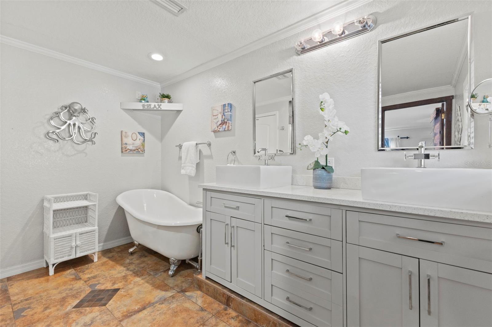 FLORA VILLA - Residential