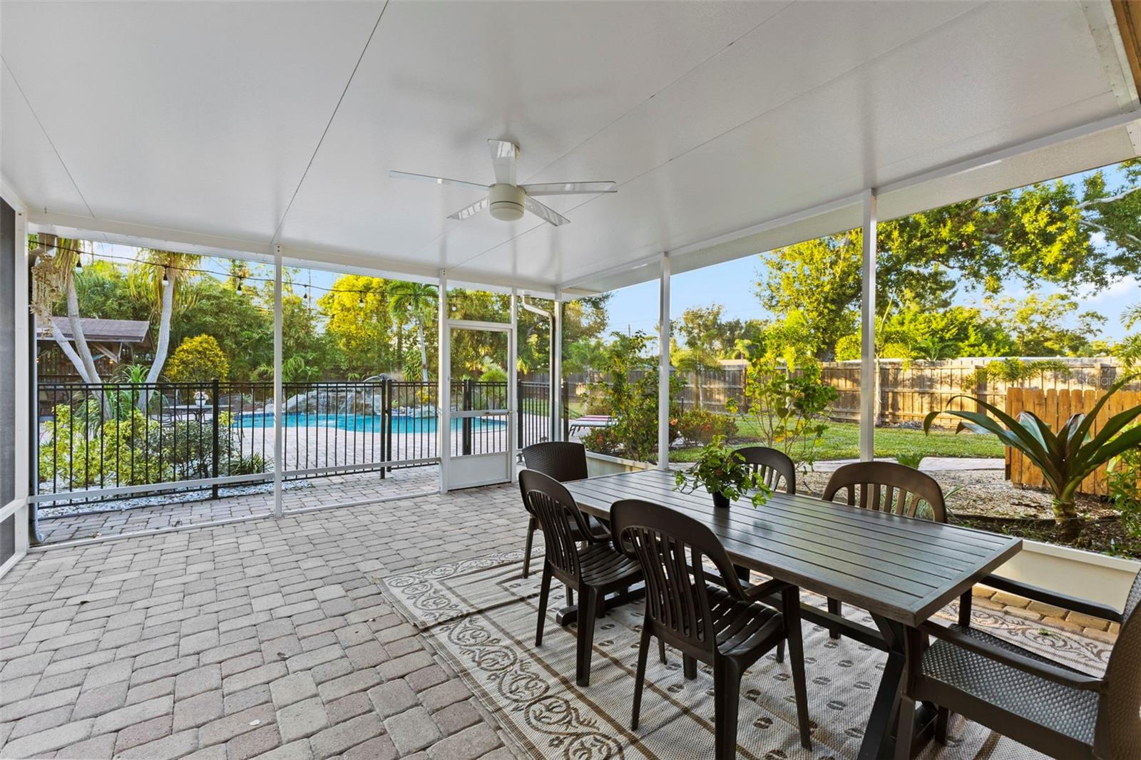 FLORA VILLA - Residential