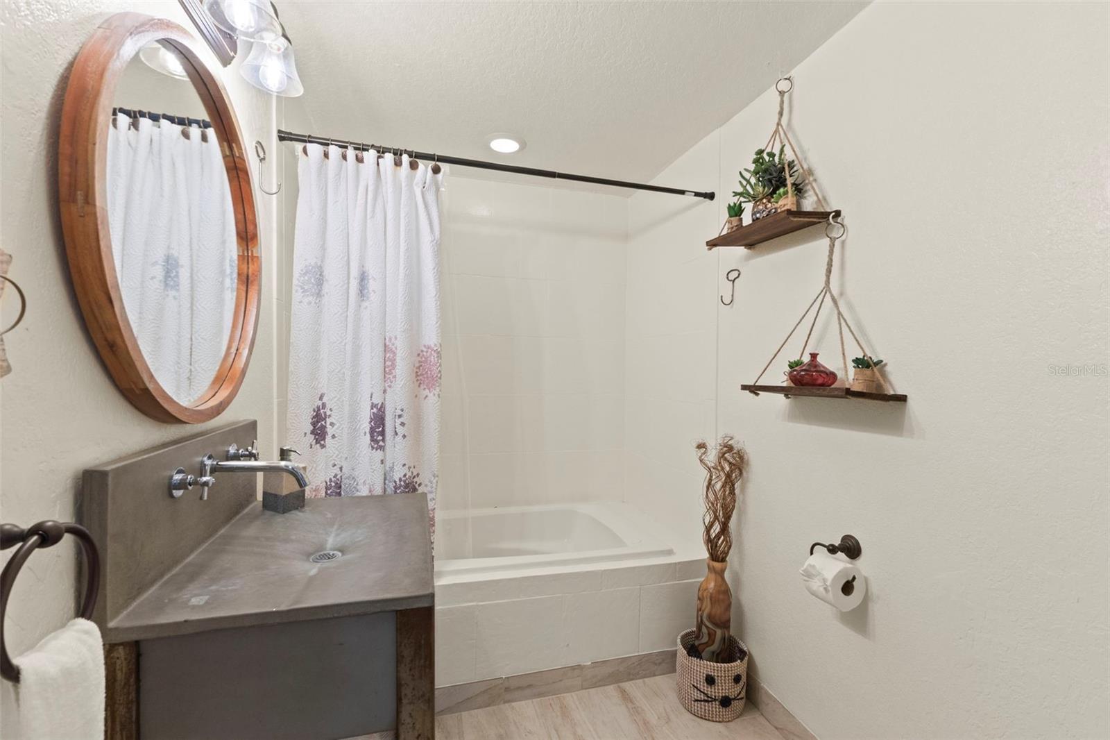 FLORA VILLA - Residential