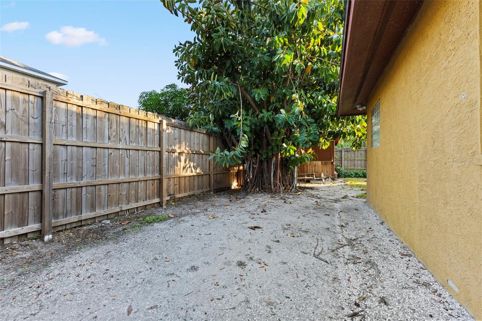 FLORA VILLA - Residential