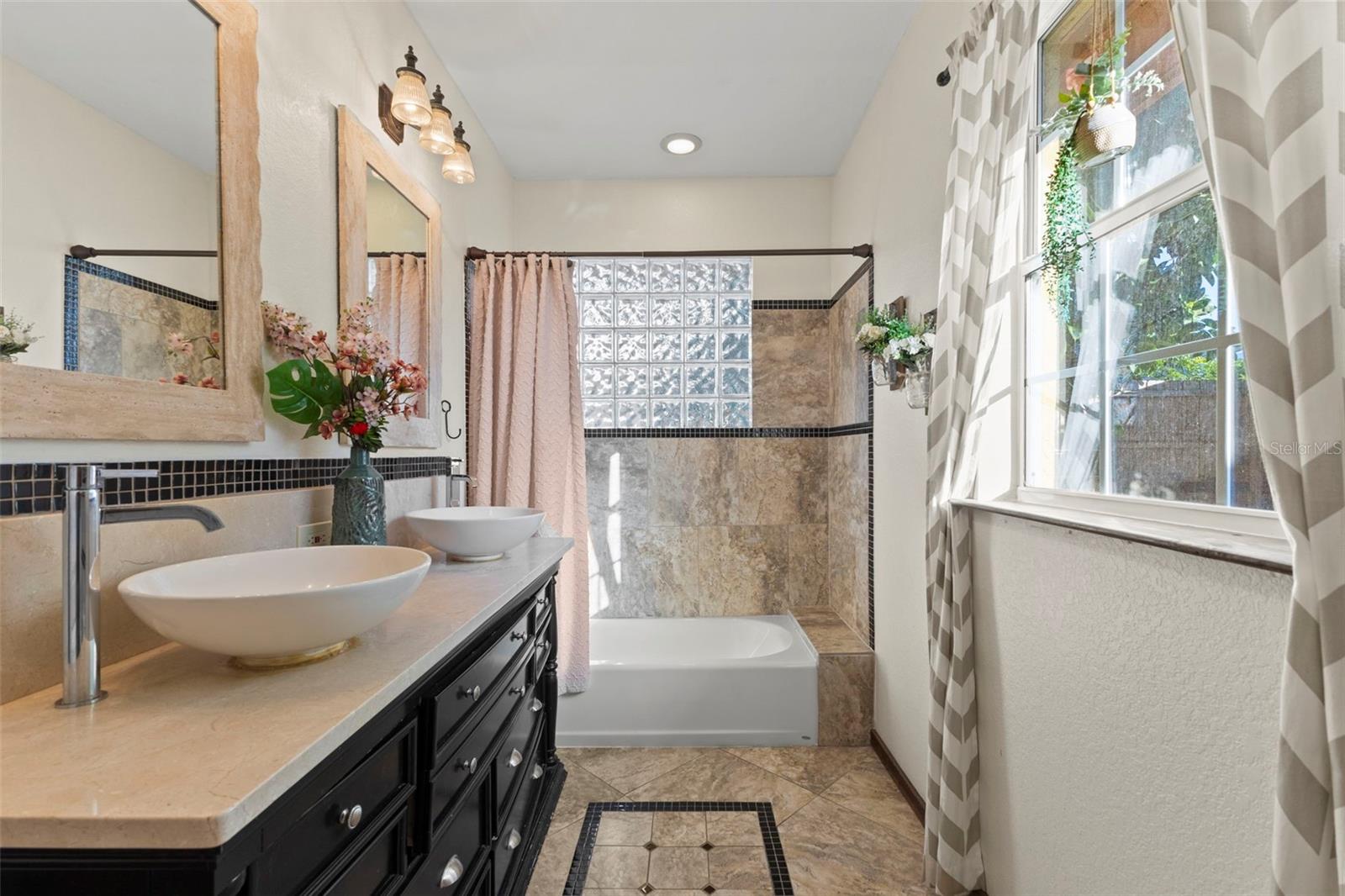 FLORA VILLA - Residential