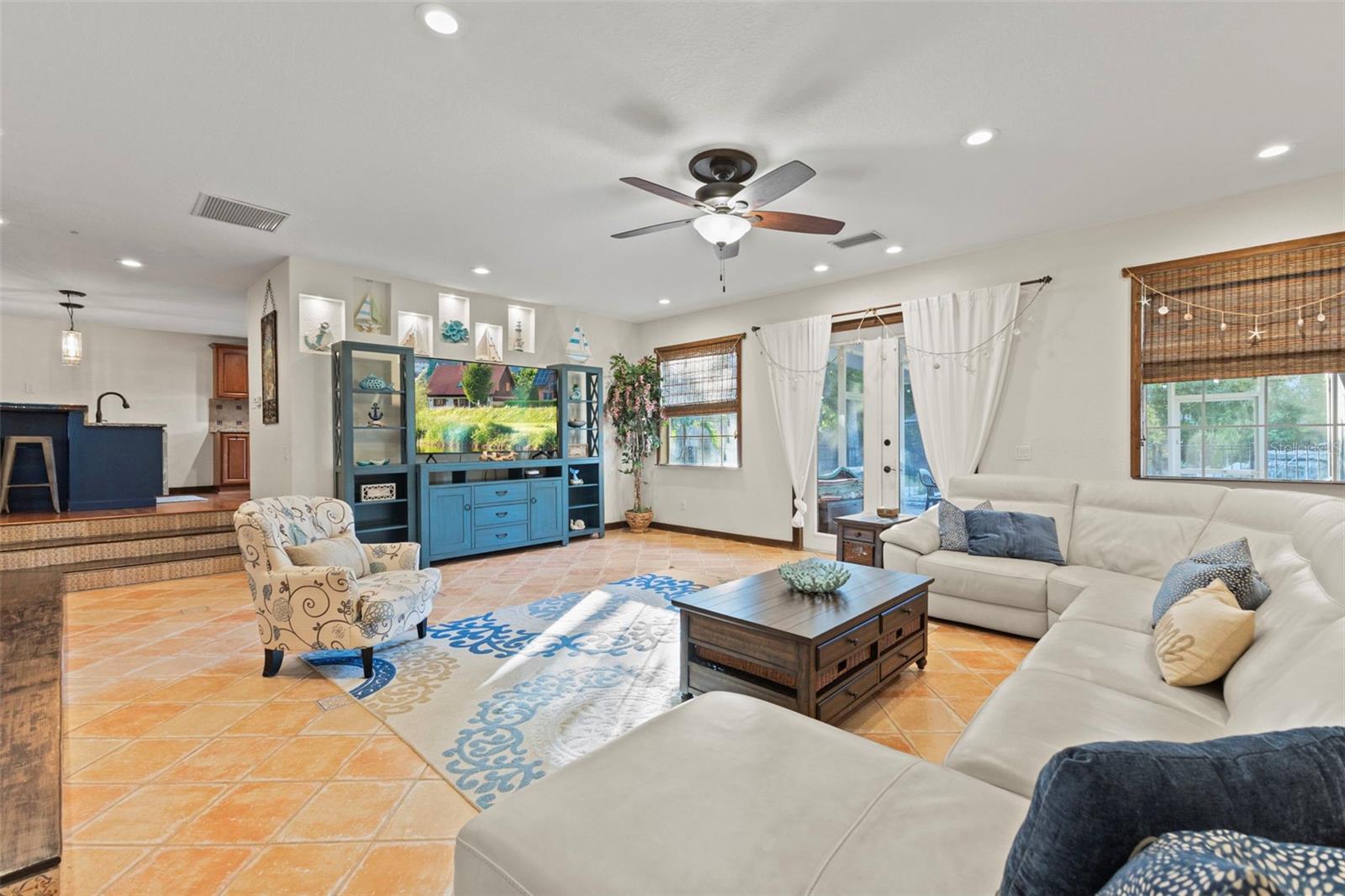 FLORA VILLA - Residential