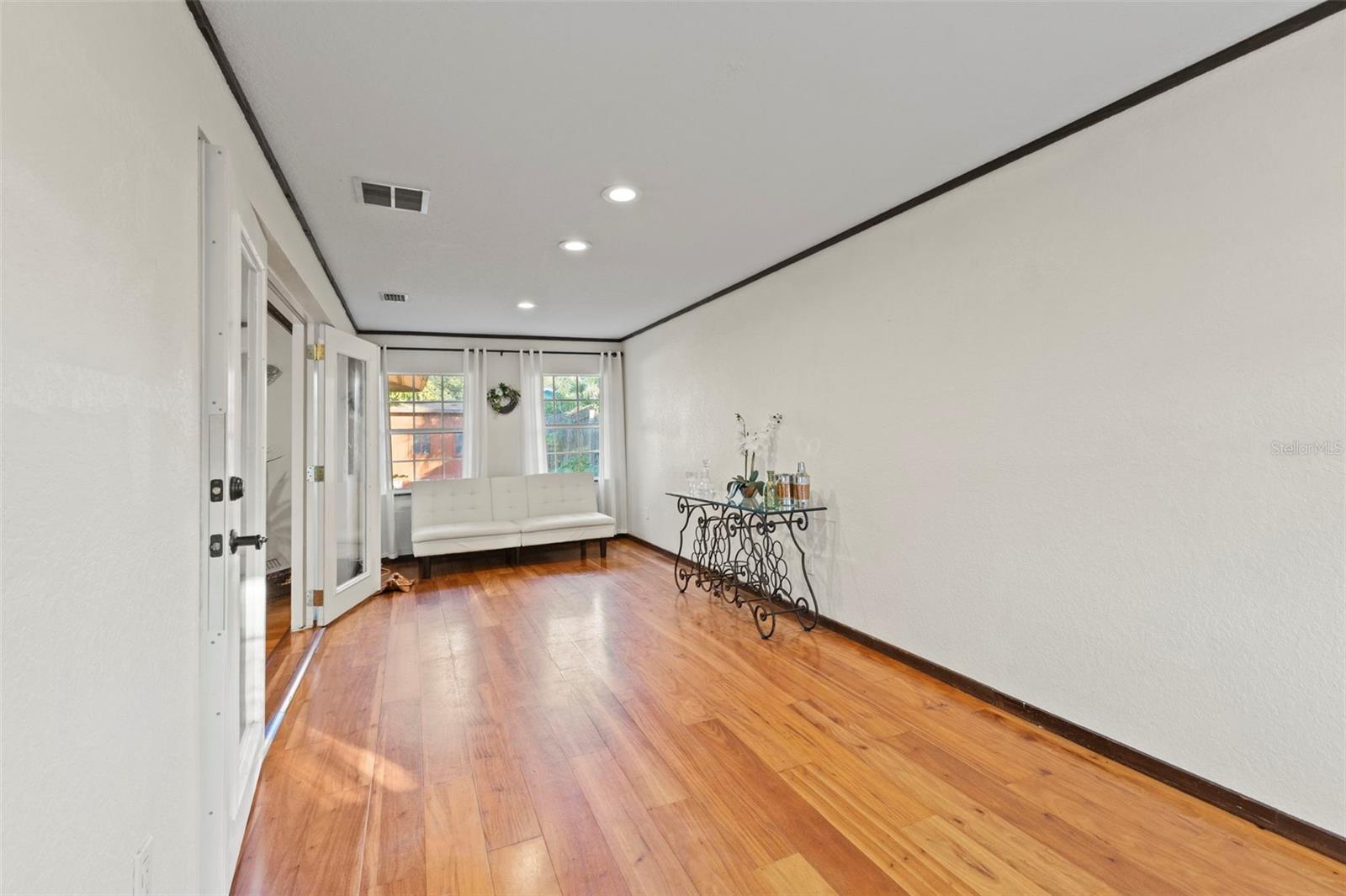 FLORA VILLA - Residential