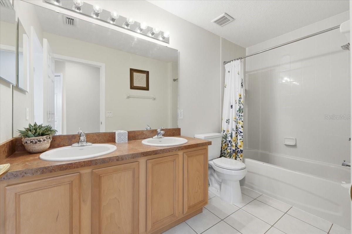 CALABAY PARC AT TOWER LAKE - Residential