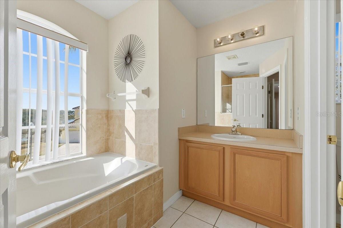 CALABAY PARC AT TOWER LAKE - Residential