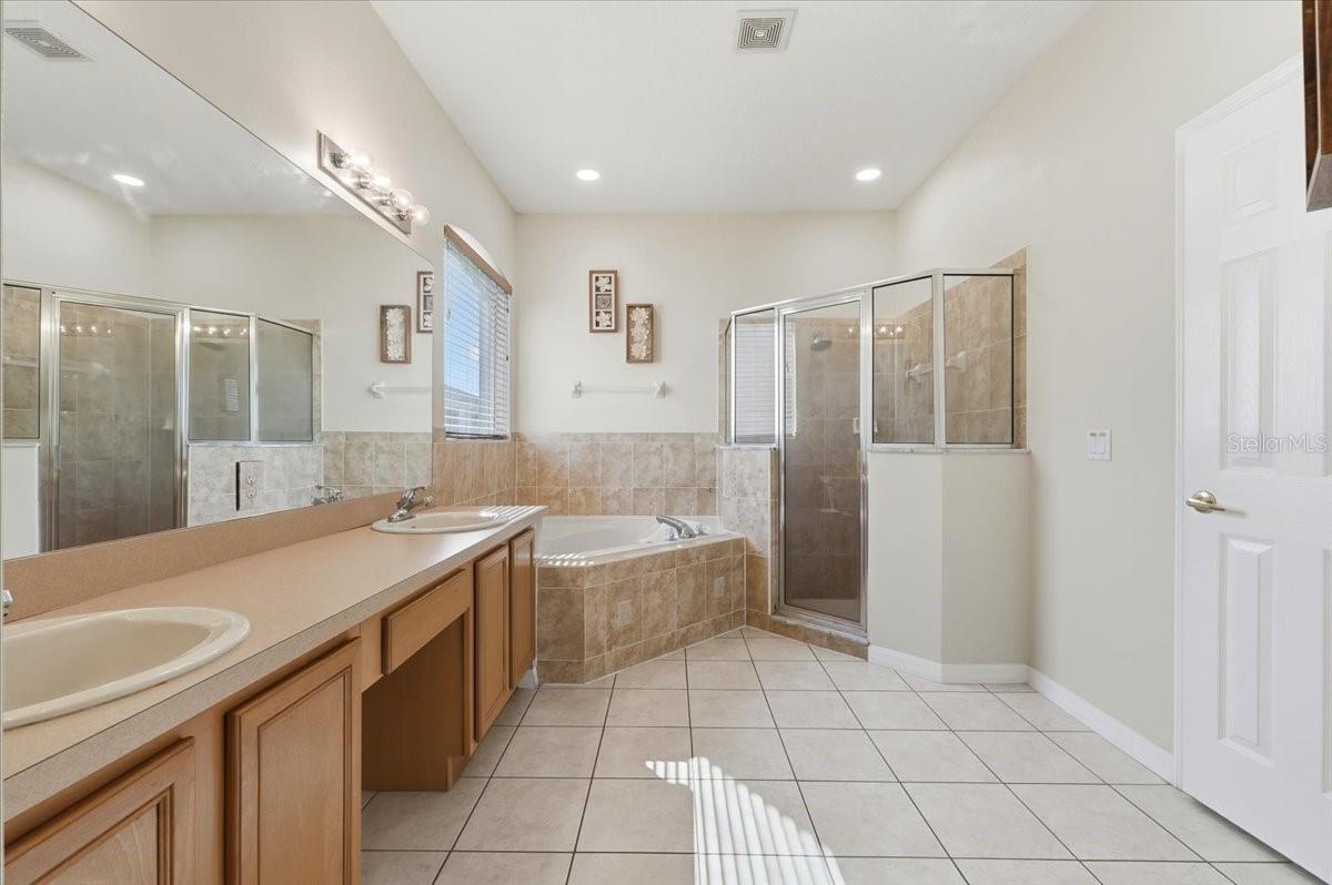 CALABAY PARC AT TOWER LAKE - Residential