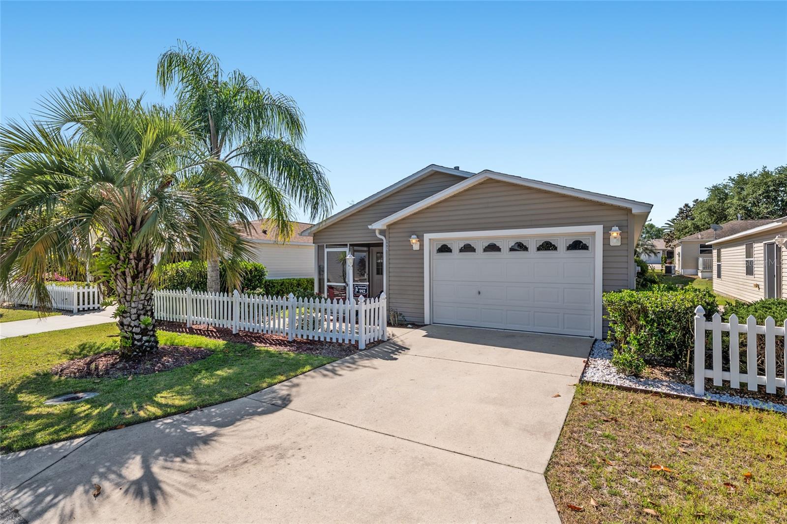 992 PINEWOOD PLACE